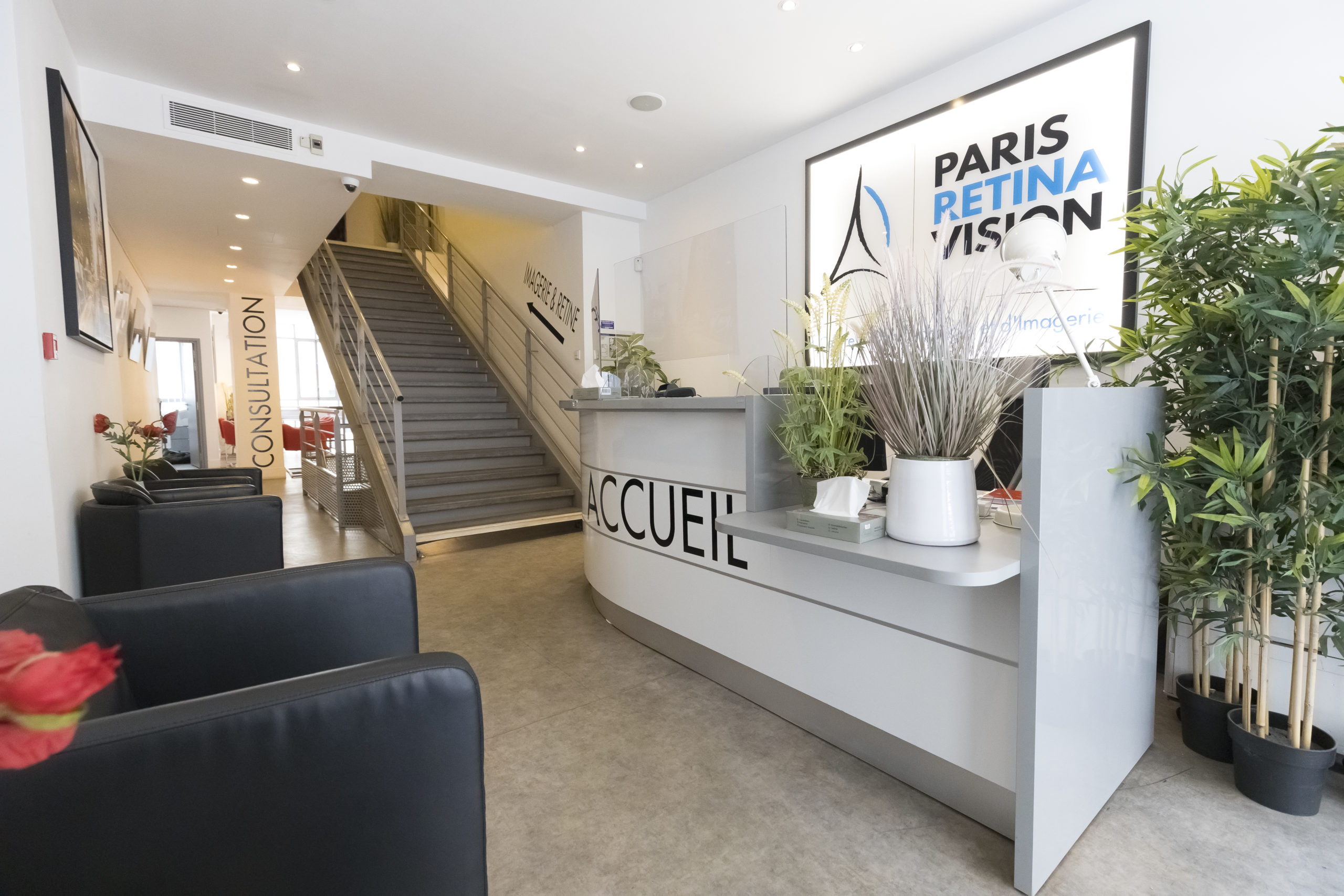 Le centre se situe sur 2 niveaux. Un ascenseur permet l'accès à l'étage pour les Personnes à Mobilité Réduite